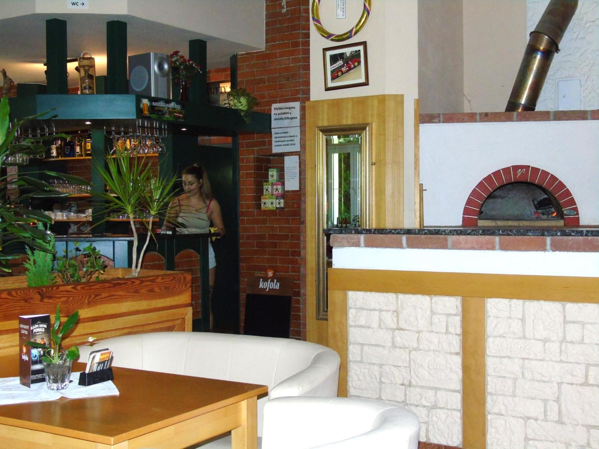 Toris Inn Trinec Exterior photo